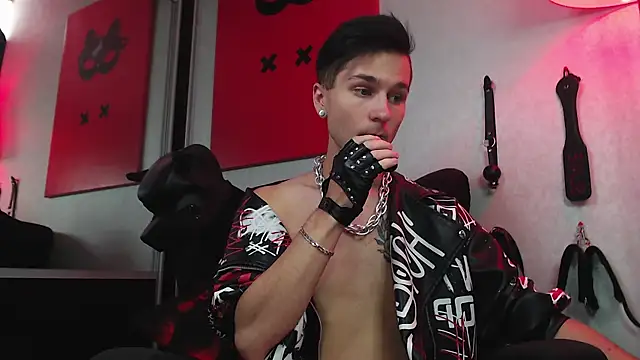 Joseph  Quinn online show from February 2025 11:06:02 AM