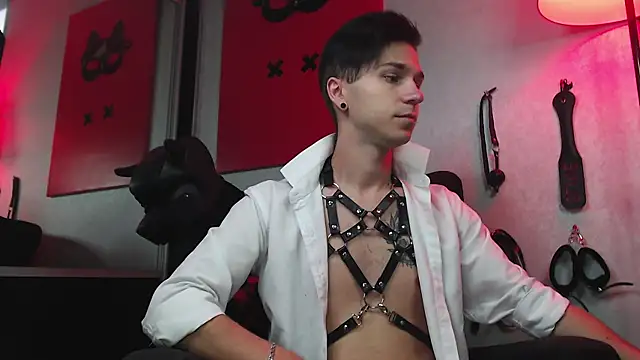 Joseph  Quinn online show from March 2025 07:51:02 AM