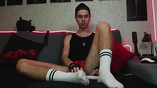 Joseph  Quinn online show from March 2025 08:02:01 AM