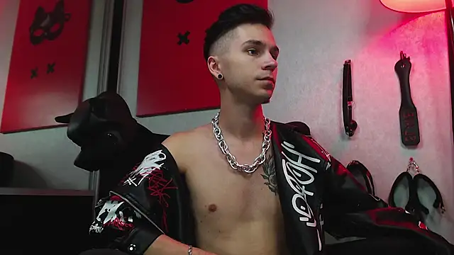 Joseph  Quinn online show from March 2025 11:10:02 AM