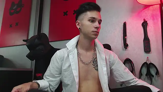 Joseph  Quinn online show from March 2025 11:23:01 AM