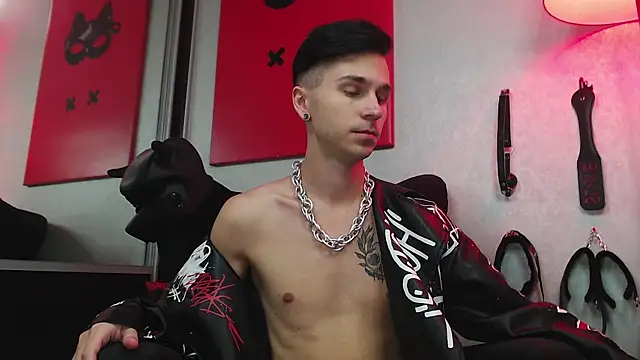 Joseph  Quinn online show from March 2025 11:08:02 AM