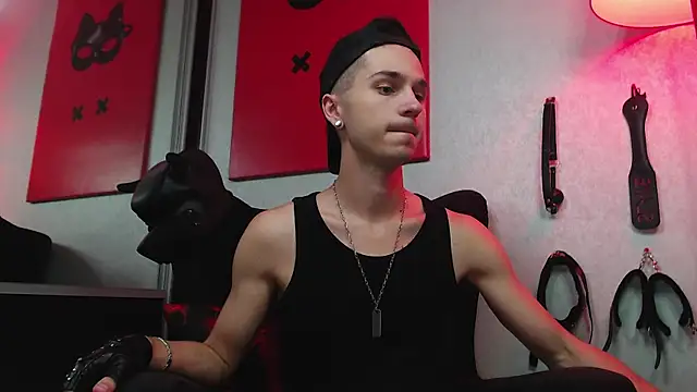 Joseph  Quinn online show from March 2025 12:11:02 PM