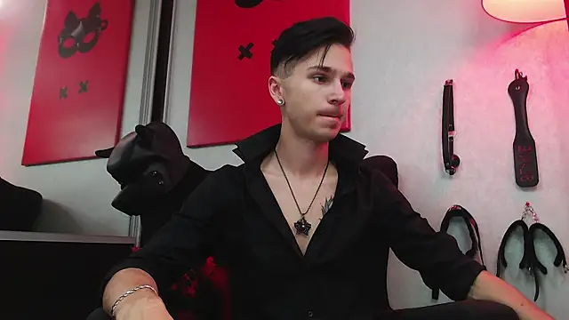 Joseph  Quinn online show from March 2025 09:55:01 AM