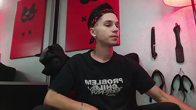 Joseph  Quinn online show from March 2025 08:40:01 AM