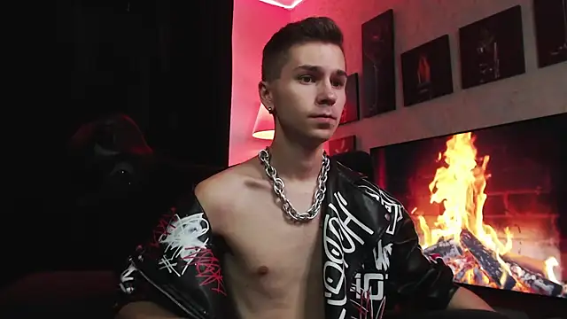 Joseph  Quinn online show from September 2025 08:15:01 AM