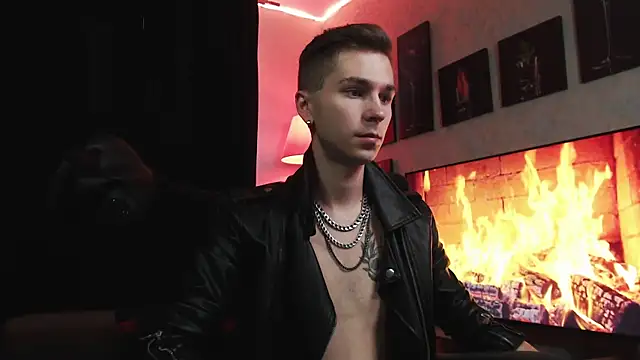 Joseph  Quinn online show from September 2025 08:05:01 AM