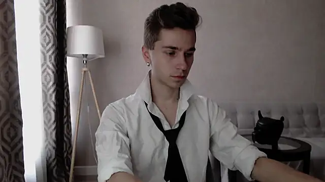 Joseph  Quinn online show from September 2025 05:01:02 AM