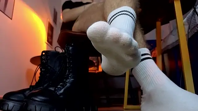 Joseph  Quinn online show from January 2026 01:36:01 PM