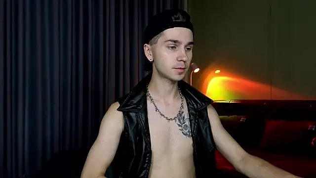 Joseph  Quinn online show from March 2026 04:07:02 AM