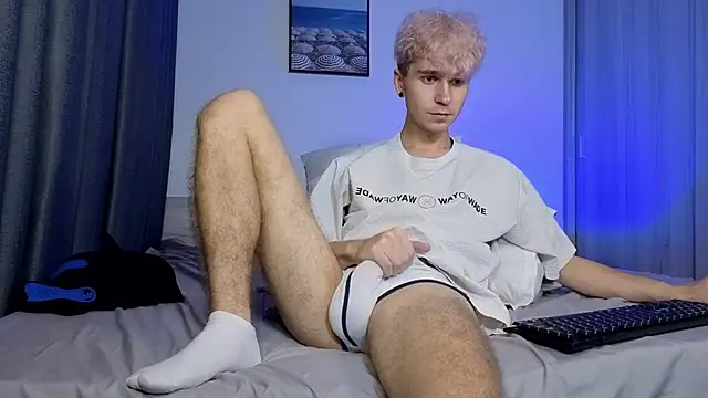 Joseph  Quinn online show from May 2026 04:34:02 PM
