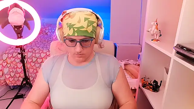 Snapshot of TransCayenne chatting on November 2025 06:41:02 PM TransCayenne online show from November 2025 06:41:02 PM