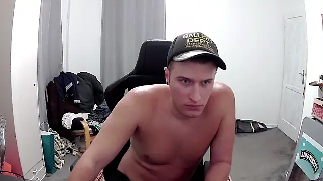 PKrisztian online show from May 2026 10:41:02 PM