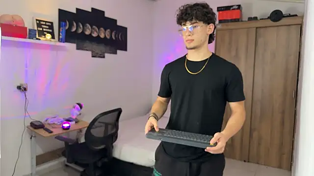 Kisan Smith online show from November 2025 02:01:02 AM