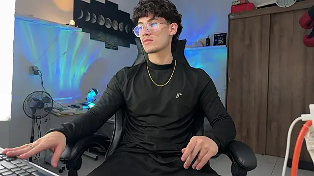 Kisan Smith online show from March 2026 01:33:01 AM