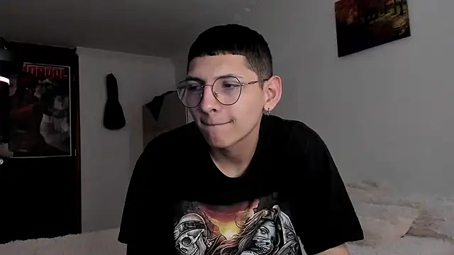 Snapshot of a_lejandro_0_8 chatting on December 2024 04:06:01 PM a lejandro 0 8 online show from December 2024 04:06:01 PM