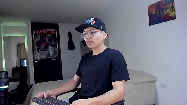 Snapshot of a_lejandro_0_8 chatting on December 2024 08:22:01 AM a lejandro 0 8 online show from December 2024 08:22:01 AM