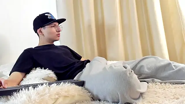 Snapshot of a_lejandro_0_8 chatting on December 2024 11:40:02 AM a lejandro 0 8 online show from December 2024 11:40:02 AM