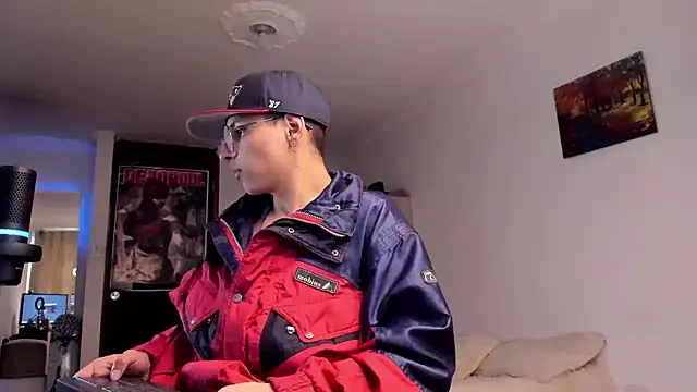 Snapshot of a_lejandro_0_8 chatting on December 2024 09:00:01 PM a lejandro 0 8 online show from December 2024 09:00:01 PM