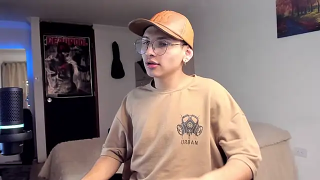 Snapshot of a_lejandro_0_8 chatting on December 2024 09:57:01 AM a lejandro 0 8 online show from December 2024 09:57:01 AM