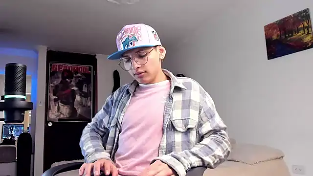 Snapshot of a_lejandro_0_8 chatting on December 2024 08:38:02 PM a lejandro 0 8 online show from December 2024 08:38:02 PM