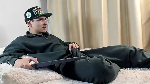 Snapshot of a_lejandro_0_8 chatting on December 2024 04:12:02 AM a lejandro 0 8 online show from December 2024 04:12:02 AM