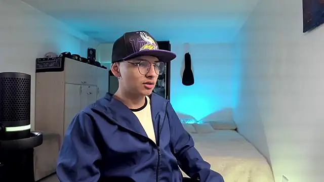 Snapshot of a_lejandro_0_8 chatting on December 2024 06:26:02 PM a lejandro 0 8 online show from December 2024 06:26:02 PM