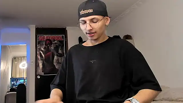 Snapshot of a_lejandro_0_8 chatting on December 2024 08:28:02 AM a lejandro 0 8 online show from December 2024 08:28:02 AM