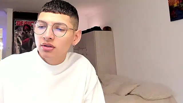 Snapshot of a_lejandro_0_8 chatting on December 2024 07:42:01 PM a lejandro 0 8 online show from December 2024 07:42:01 PM