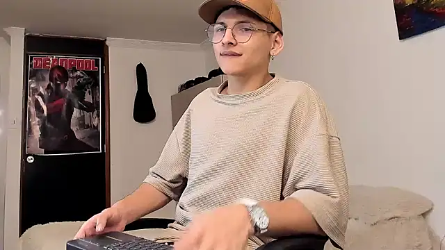 Snapshot of a_lejandro_0_8 chatting on December 2024 09:39:02 AM a lejandro 0 8 online show from December 2024 09:39:02 AM