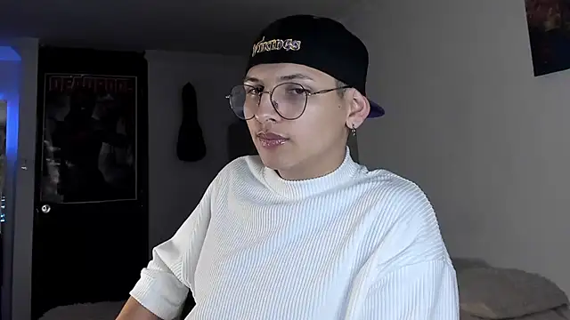 Snapshot of a_lejandro_0_8 chatting on December 2024 08:28:02 AM a lejandro 0 8 online show from December 2024 08:28:02 AM