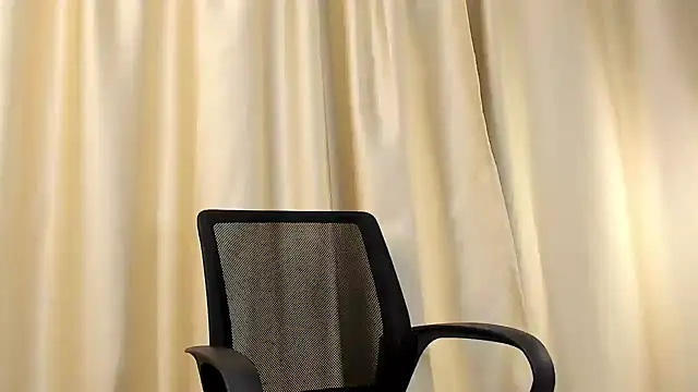 Snapshot of a_lejandro_0_8 chatting on January 2025 07:05:01 AM a lejandro 0 8 online show from January 2025 07:05:01 AM