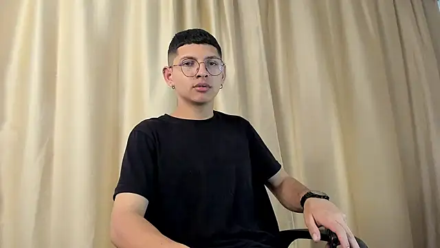 Snapshot of a_lejandro_0_8 chatting on January 2025 10:39:01 PM a lejandro 0 8 online show from January 2025 10:39:01 PM