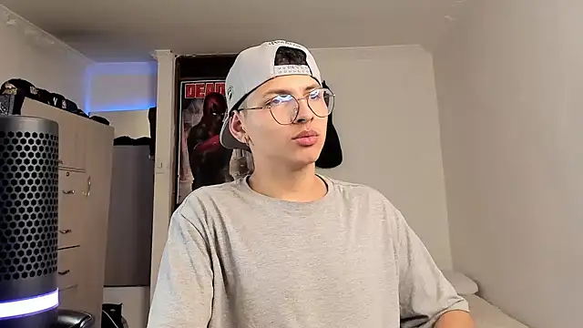 Snapshot of a_lejandro_0_8 chatting on January 2025 02:11:02 AM a lejandro 0 8 online show from January 2025 02:11:02 AM