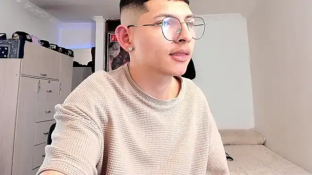 Snapshot of a_lejandro_0_8 chatting on January 2025 07:17:02 PM a lejandro 0 8 online show from January 2025 07:17:02 PM