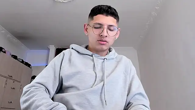 Snapshot of a_lejandro_0_8 chatting on January 2025 08:17:01 PM a lejandro 0 8 online show from January 2025 08:17:01 PM