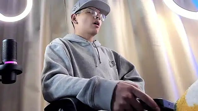 Snapshot of a_lejandro_0_8 chatting on February 2025 04:06:01 AM a lejandro 0 8 online show from February 2025 04:06:01 AM