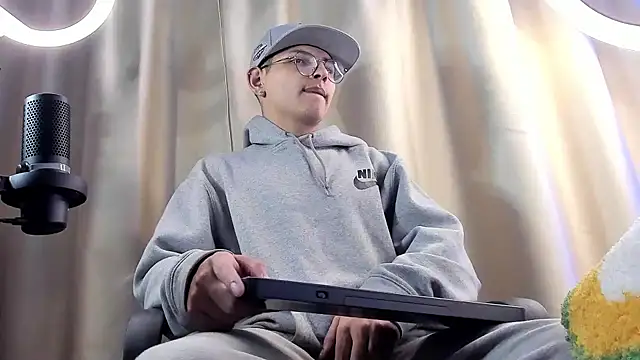 Snapshot of a_lejandro_0_8 chatting on February 2025 07:07:02 AM a lejandro 0 8 online show from February 2025 07:07:02 AM