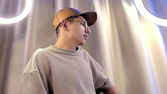 Snapshot of a_lejandro_0_8 chatting on February 2025 04:31:02 AM a lejandro 0 8 online show from February 2025 04:31:02 AM