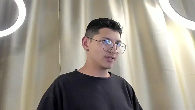 Snapshot of a_lejandro_0_8 chatting on February 2025 08:07:02 AM a lejandro 0 8 online show from February 2025 08:07:02 AM