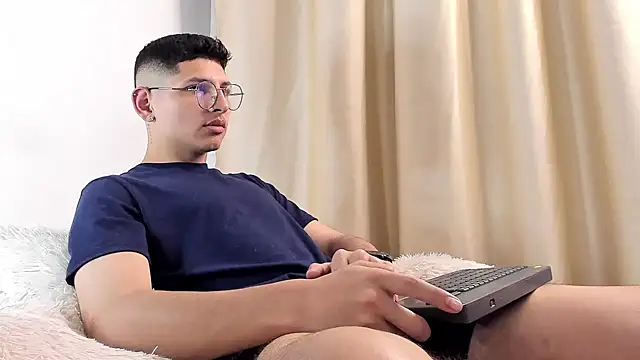 Snapshot of a_lejandro_0_8 chatting on February 2025 04:16:02 AM a lejandro 0 8 online show from February 2025 04:16:02 AM