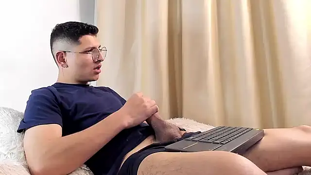 Snapshot of a_lejandro_0_8 chatting on February 2025 10:19:01 AM a lejandro 0 8 online show from February 2025 10:19:01 AM