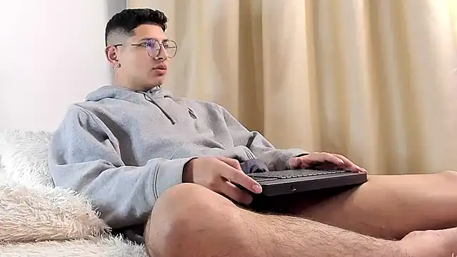 Snapshot of a_lejandro_0_8 chatting on February 2025 03:11:01 AM a lejandro 0 8 online show from February 2025 03:11:01 AM