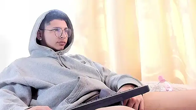 Snapshot of a_lejandro_0_8 chatting on February 2025 07:41:02 PM a lejandro 0 8 online show from February 2025 07:41:02 PM