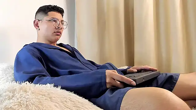 Snapshot of a_lejandro_0_8 chatting on February 2025 03:03:01 AM a lejandro 0 8 online show from February 2025 03:03:01 AM