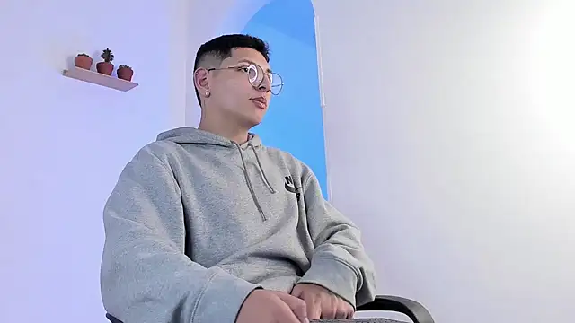 Snapshot of a_lejandro_0_8 chatting on February 2025 02:59:01 AM a lejandro 0 8 online show from February 2025 02:59:01 AM