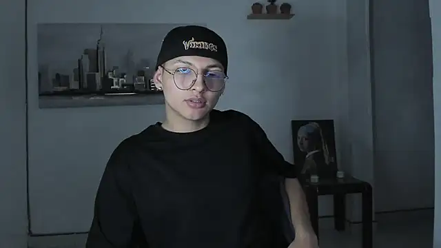 Snapshot of a_lejandro_0_8 chatting on March 2025 04:58:02 AM a lejandro 0 8 online show from March 2025 04:58:02 AM