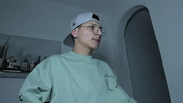 Snapshot of a_lejandro_0_8 chatting on March 2025 04:07:02 AM a lejandro 0 8 online show from March 2025 04:07:02 AM