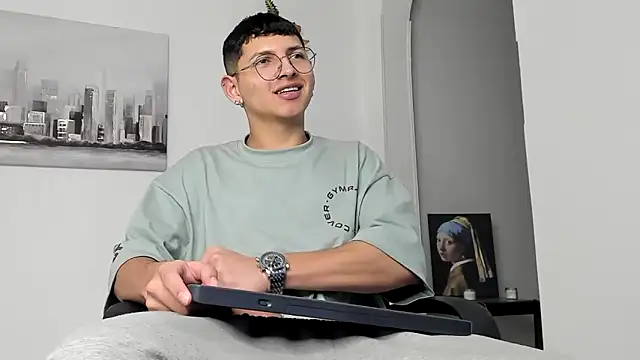 Snapshot of a_lejandro_0_8 chatting on March 2025 06:24:01 AM a lejandro 0 8 online show from March 2025 06:24:01 AM