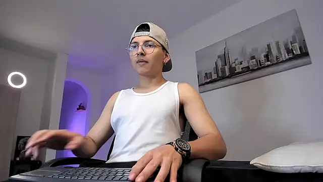 Snapshot of a_lejandro_0_8 chatting on March 2025 06:27:01 AM a lejandro 0 8 online show from March 2025 06:27:01 AM